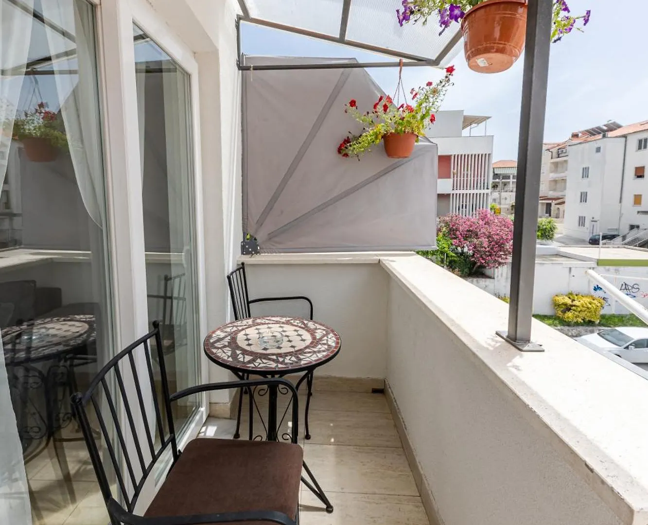 House Niko M With 6 Apartments Split