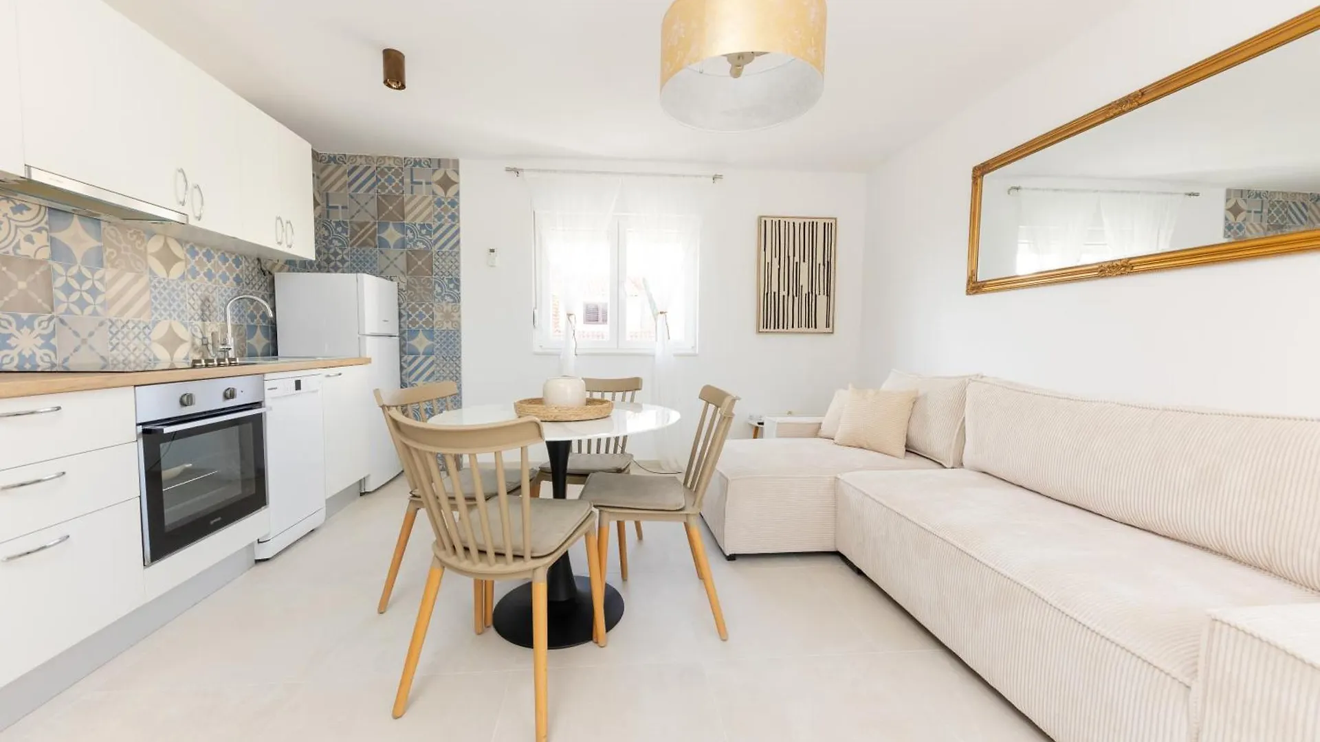 House Niko M With 6 Apartments Split
