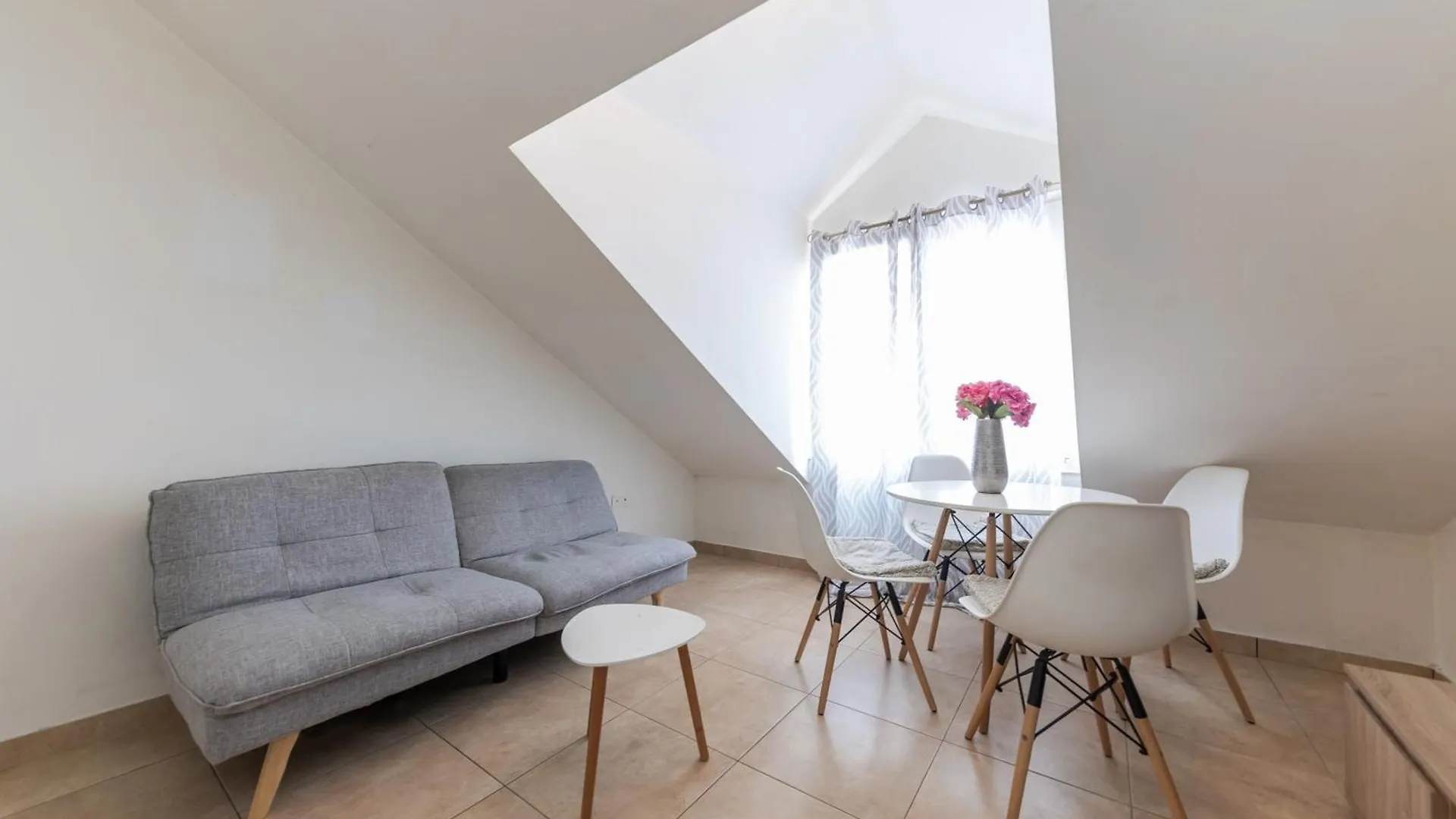 House Niko M With 6 Apartments Split