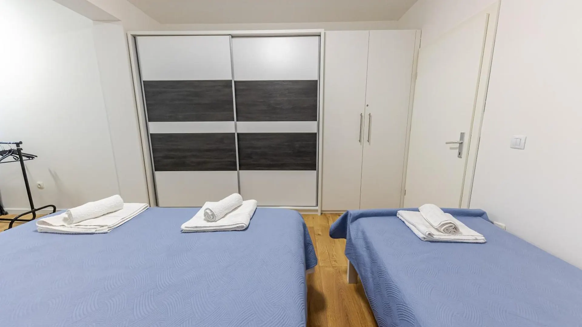 House Niko M With 6 Apartments Split