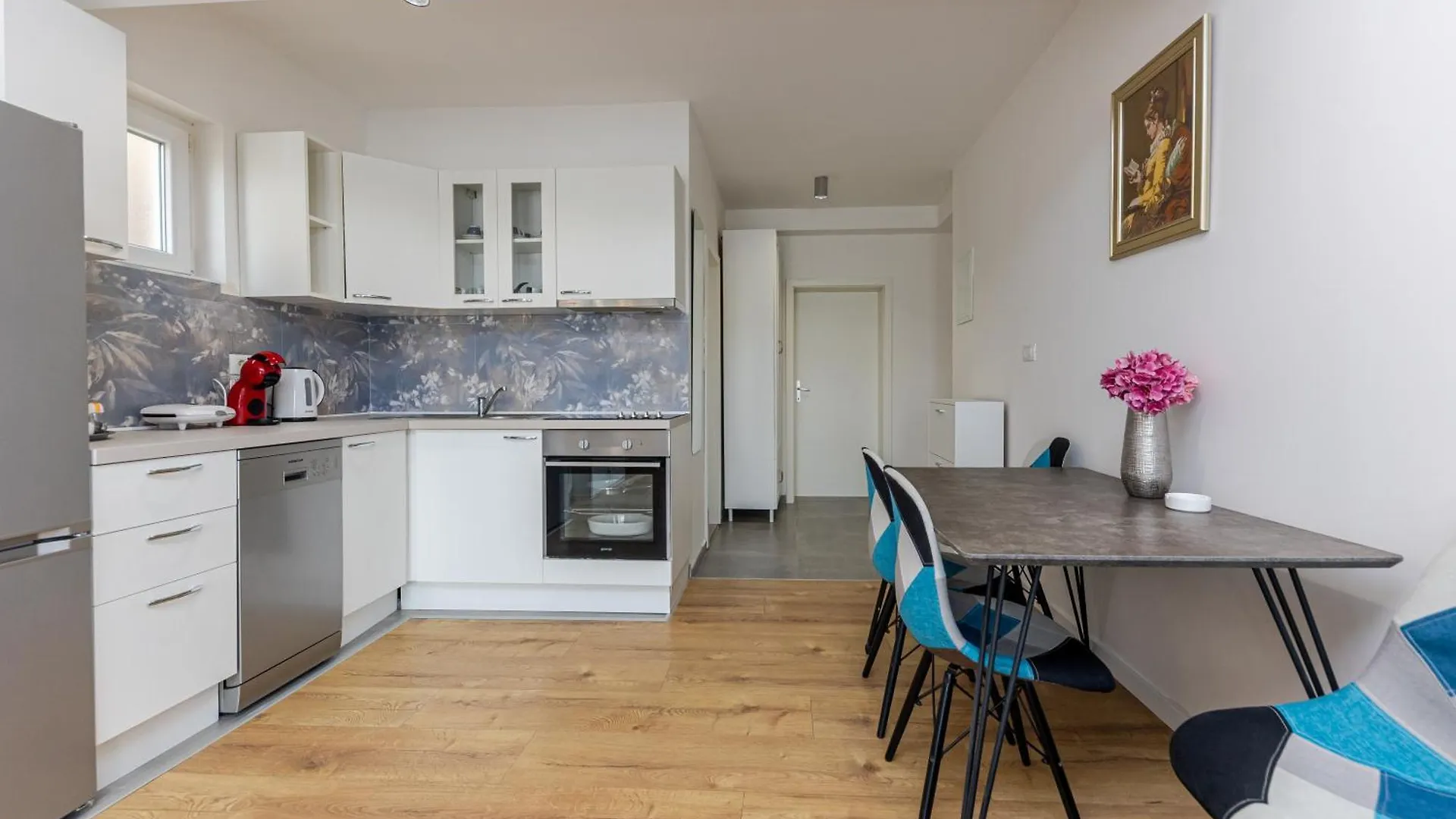 House Niko M With 6 Apartments Split