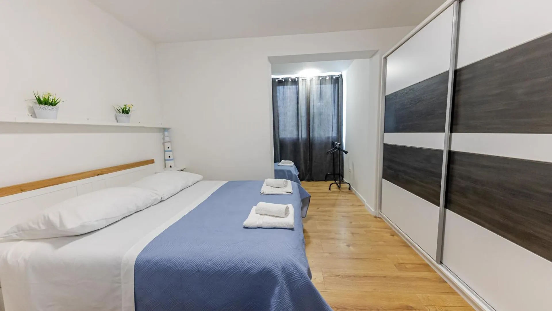 House Niko M With 6 Apartments Split