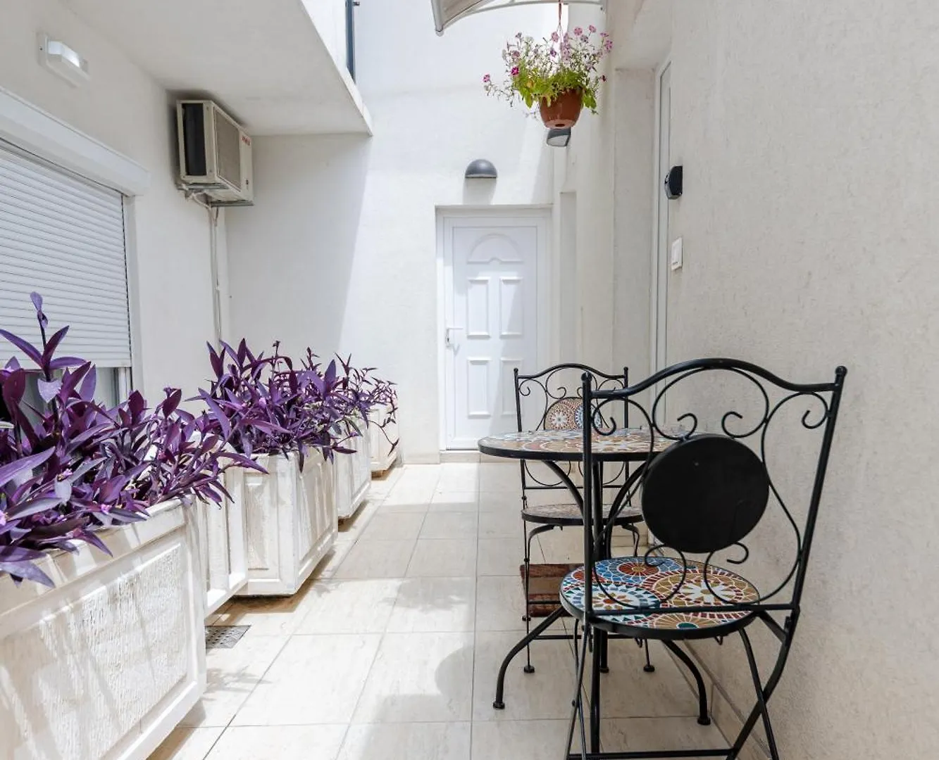 House Niko M With 6 Apartments Split