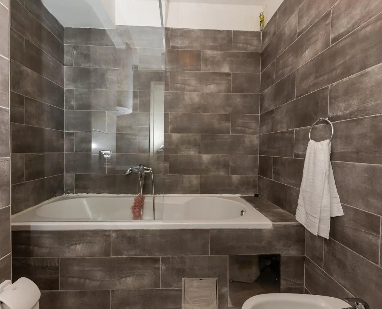 House Niko M With 6 Apartments Split