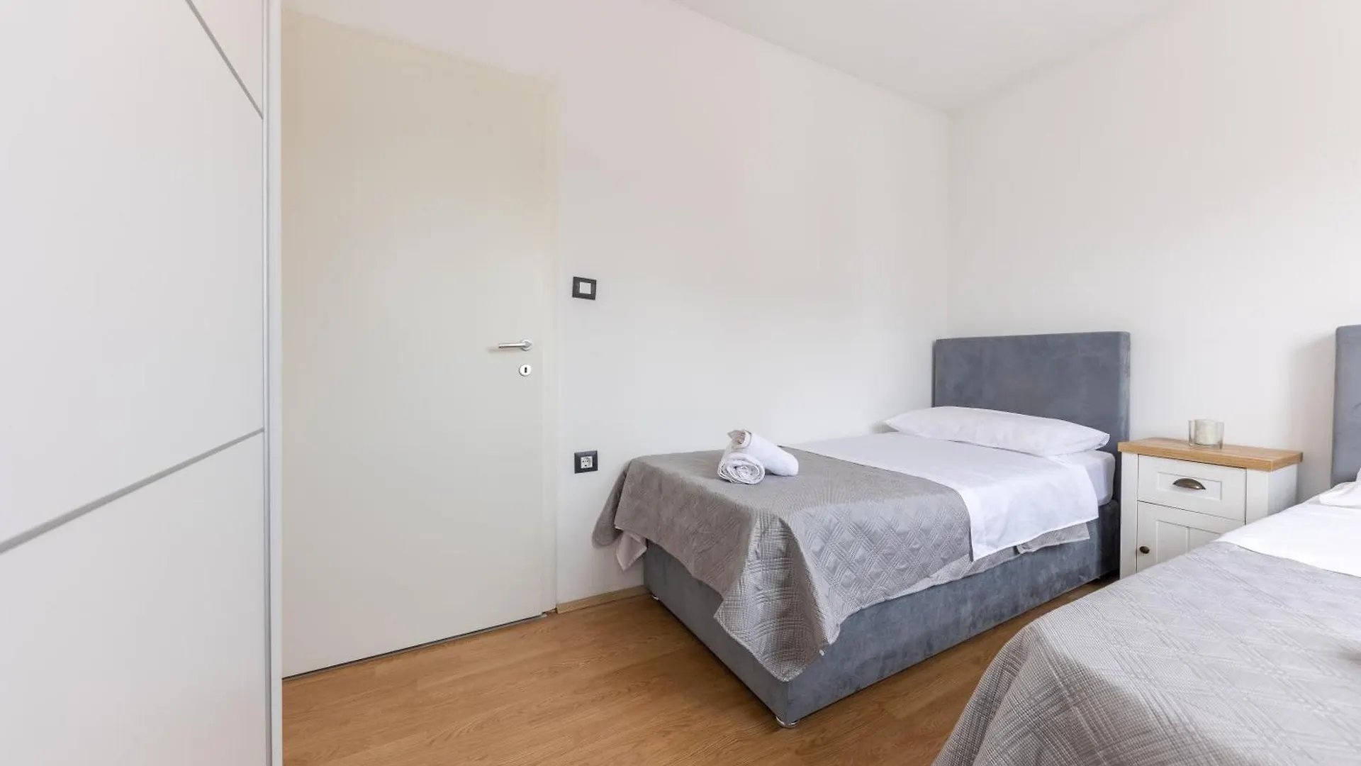 House Niko M With 6 Apartments Split