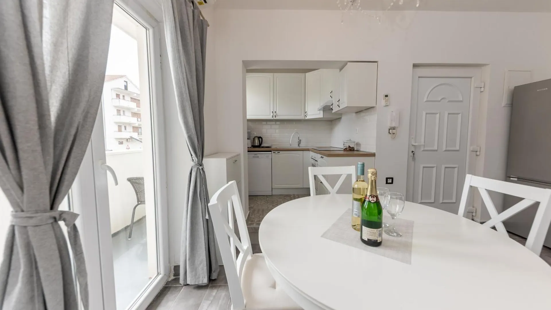 House Niko M With 6 Apartments Split