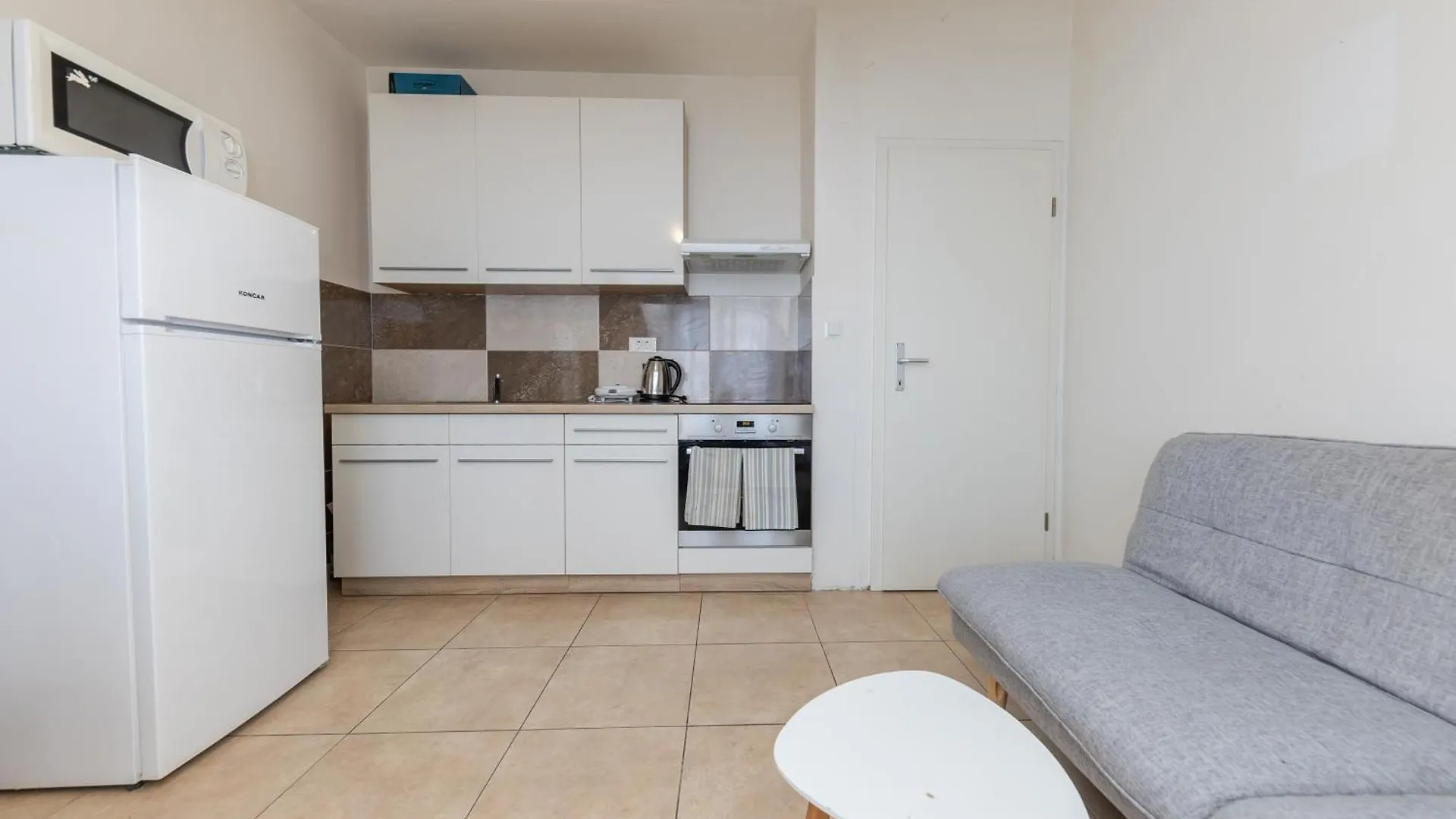 House Niko M With 6 Apartments Split